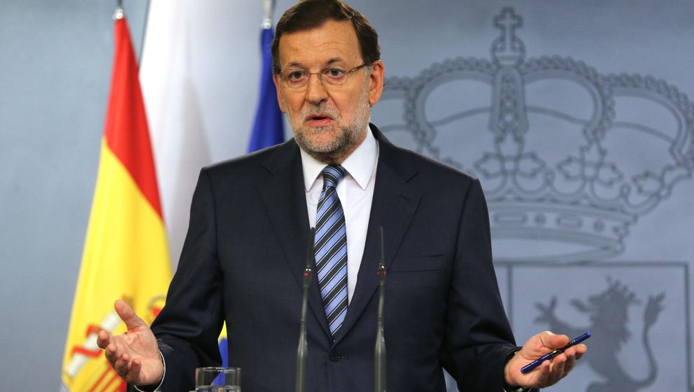 Rajoy, tras el Consejo de Ministros que analizó recurrir la ley de consultas. (Efe)