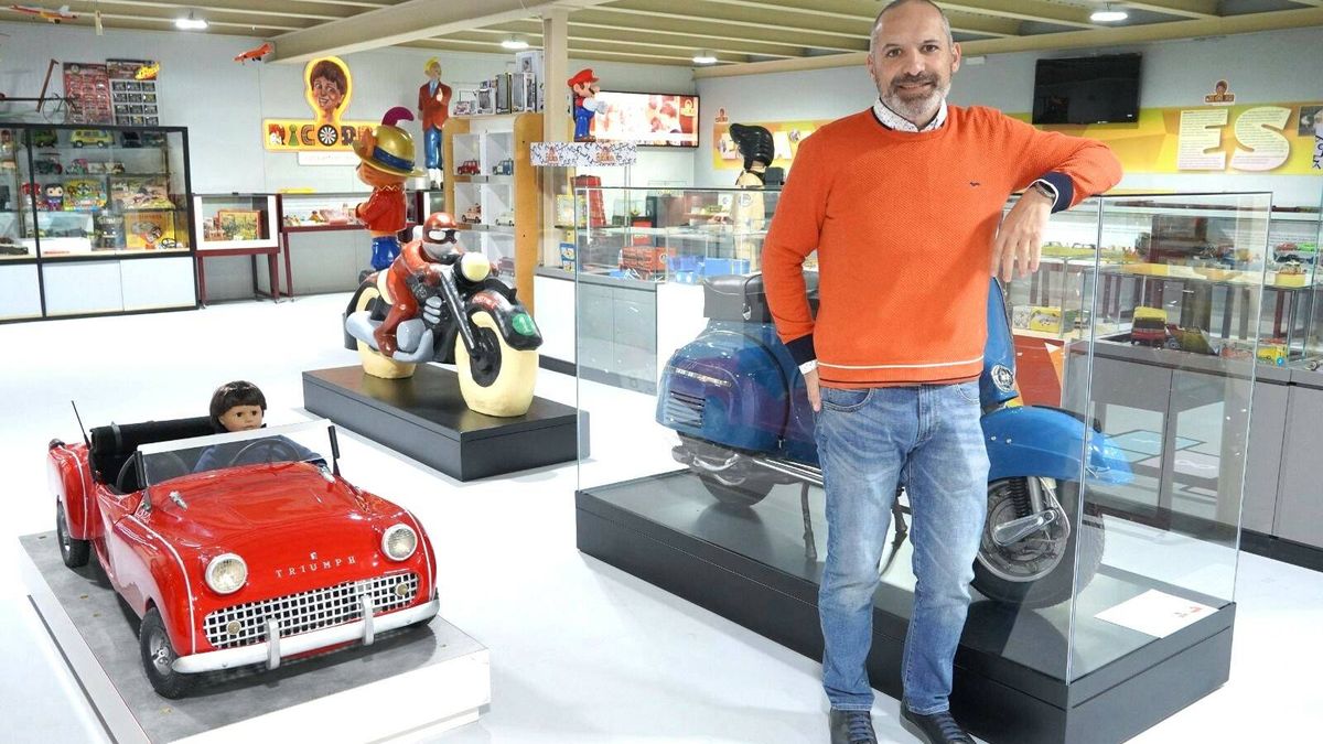 Compró un juguete hace años y ahora tiene el mayor museo de España: "No quería enseñarlos"