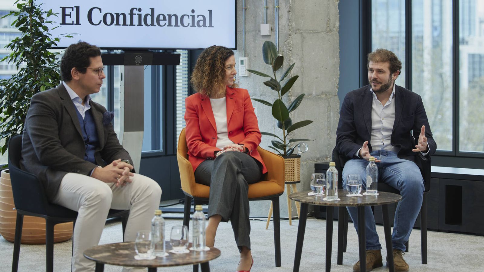 De izquierda a derecha: Gonzalo Carpintero (Radisson); Elena González-Blanco (Banco Santander), y Dan Ciocoiu-Muntiu (Accenture Interactive).