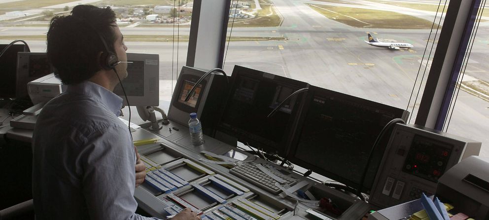 Visita al aeropuerto de Barajas desde la torre de navegación aérea. (Efe)