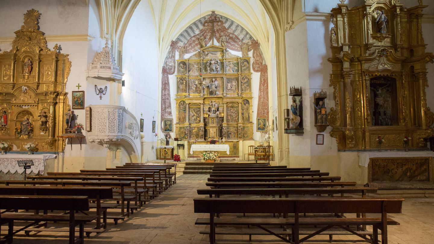 El retablo mayor es la mayor joya artística de Quintanilla de Riofresno. (D. B.)