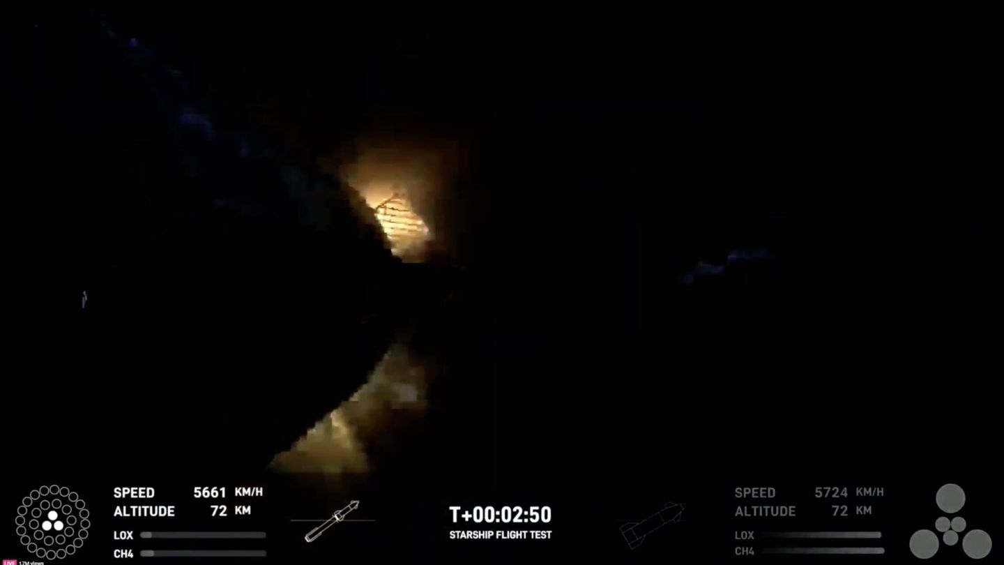 Momento justo de la separación en caliente. (SpaceX)
