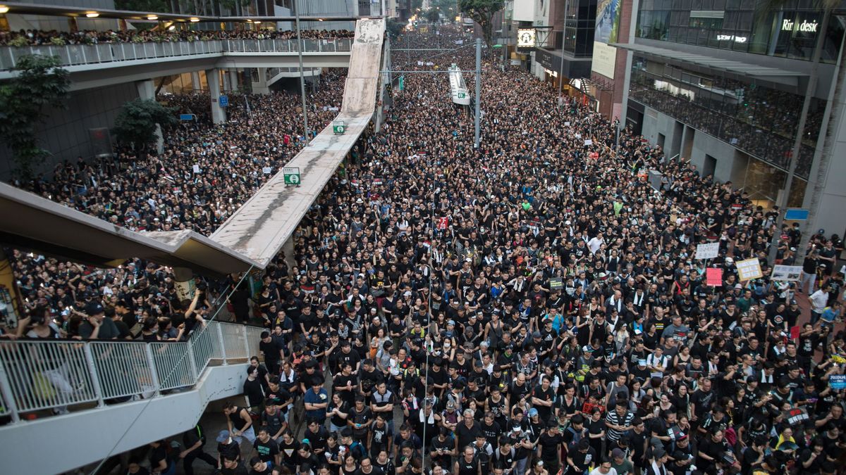 Más de un millón de personas desbordan Hong Kong para defender sus libertades