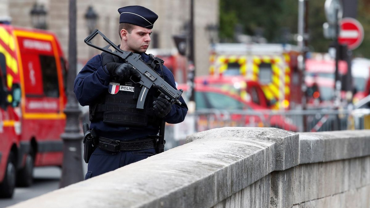 Francia investiga como atentado terrorista el asesinato de cuatro policías en París