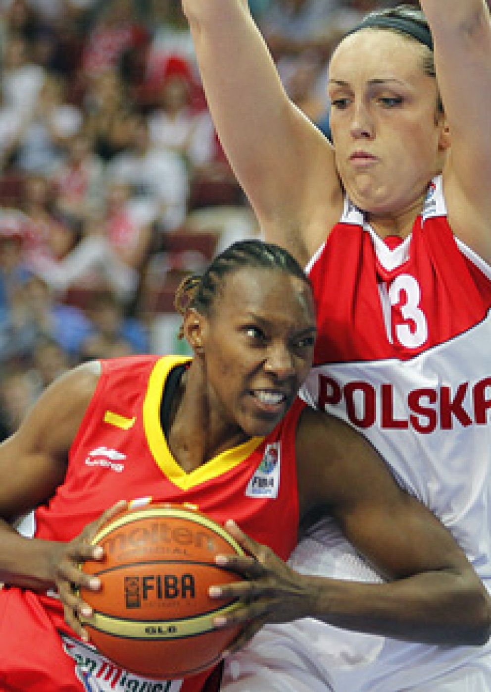 Foto: La selección femenina impone sus mayores recursos a Polonia y pasa segunda de grupo