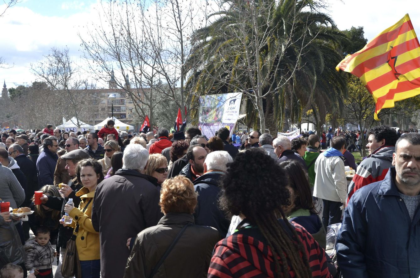 La celebración de la Cincomarzada en el Parque Tío Jorge de Zaragoza. EFE/Marta Salguero