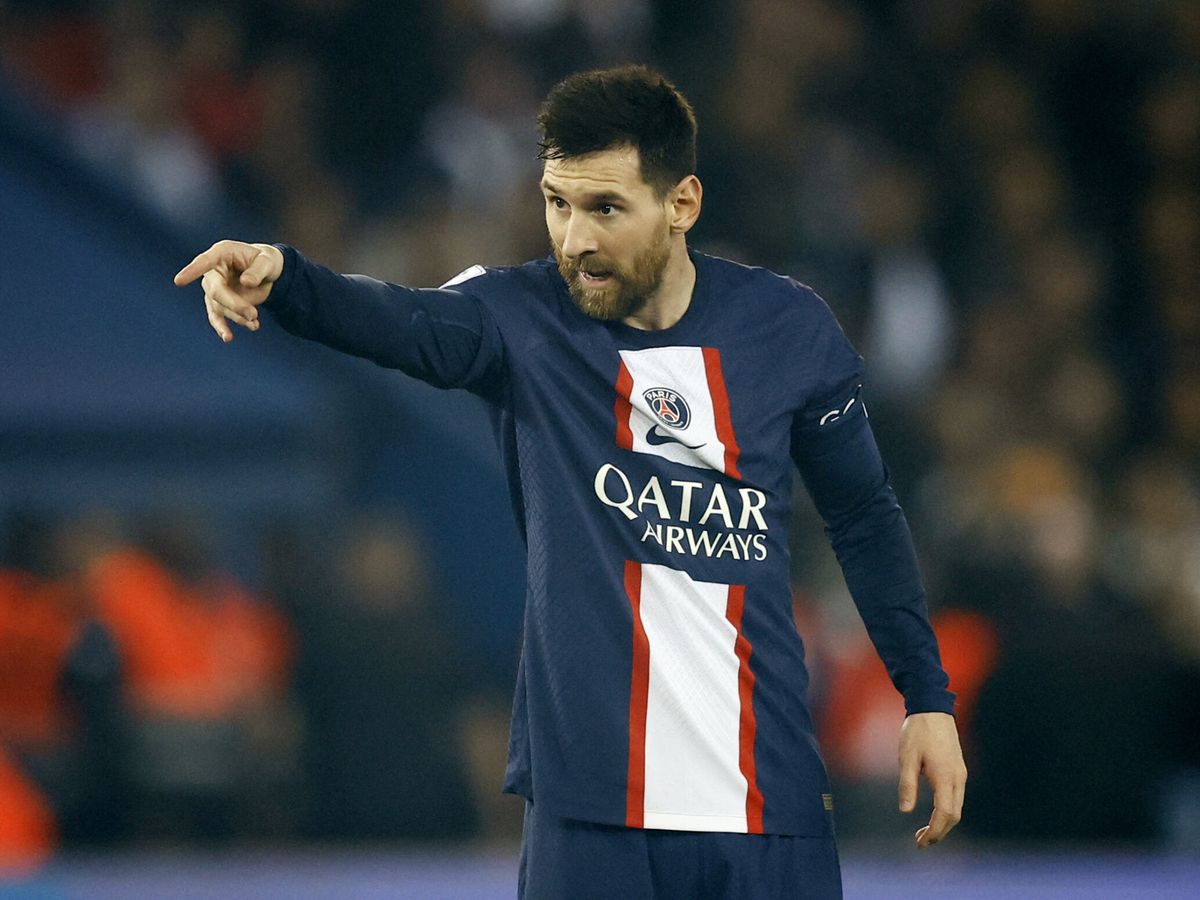Photo: Messi orders the team in a PSG match.  (Reuters/Stephane Mahe)