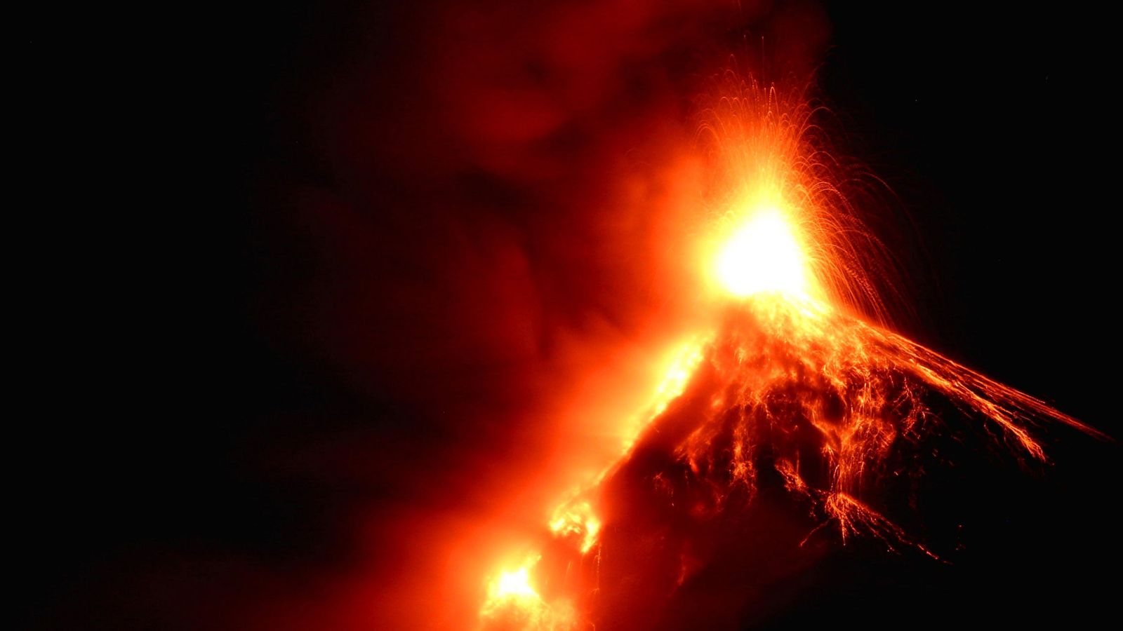 Foto: Erupción de un volcán en Guatemala. (Efe)