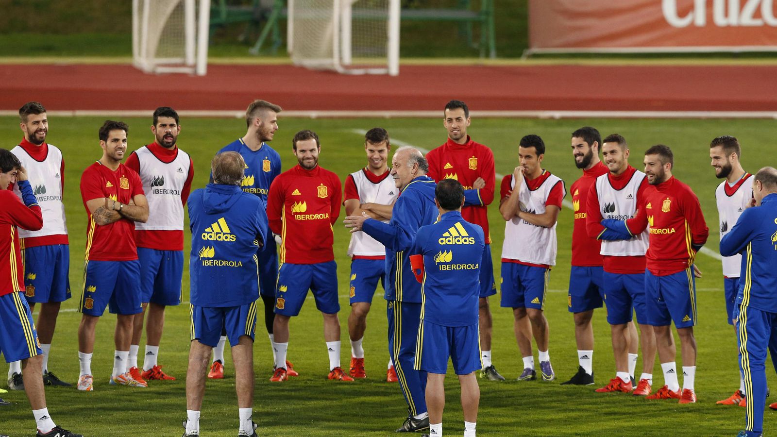 Foto: Del Bosque usará a cinco del Barça en el primer amistoso (EFE).