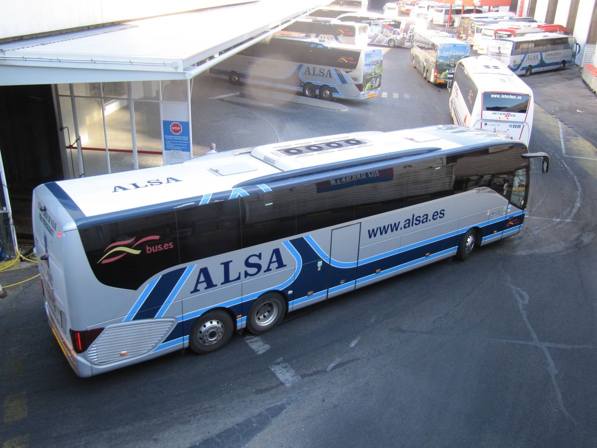 Foto: Un autobús de ALSA en Madrid (EFE)
