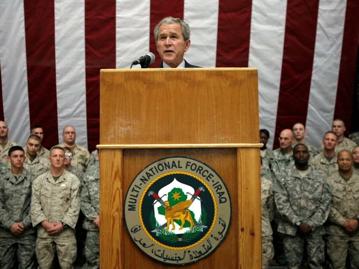Foto: El expresidente de EEUU George W. Bush, en 2008 durante un discurso ante las tropas destinadas en Irak. (Reuters/Kevin Lamarque)