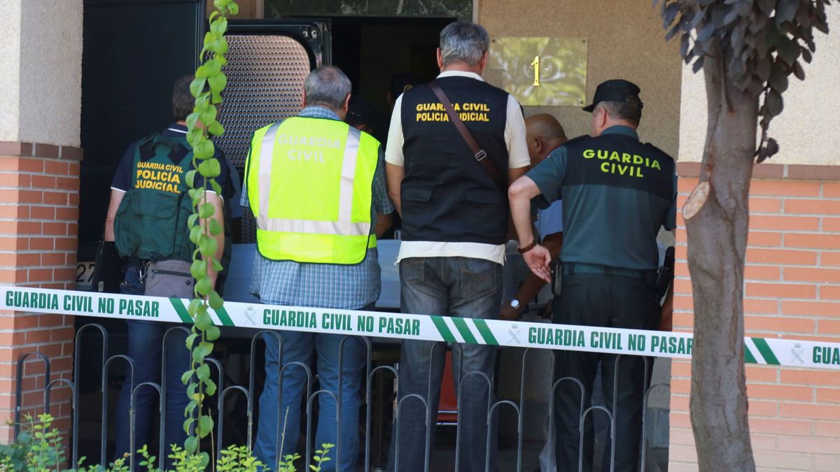 Un hombre de 75 años dispara a su vecino y hallan 19 armas en su casa de Córdoba
