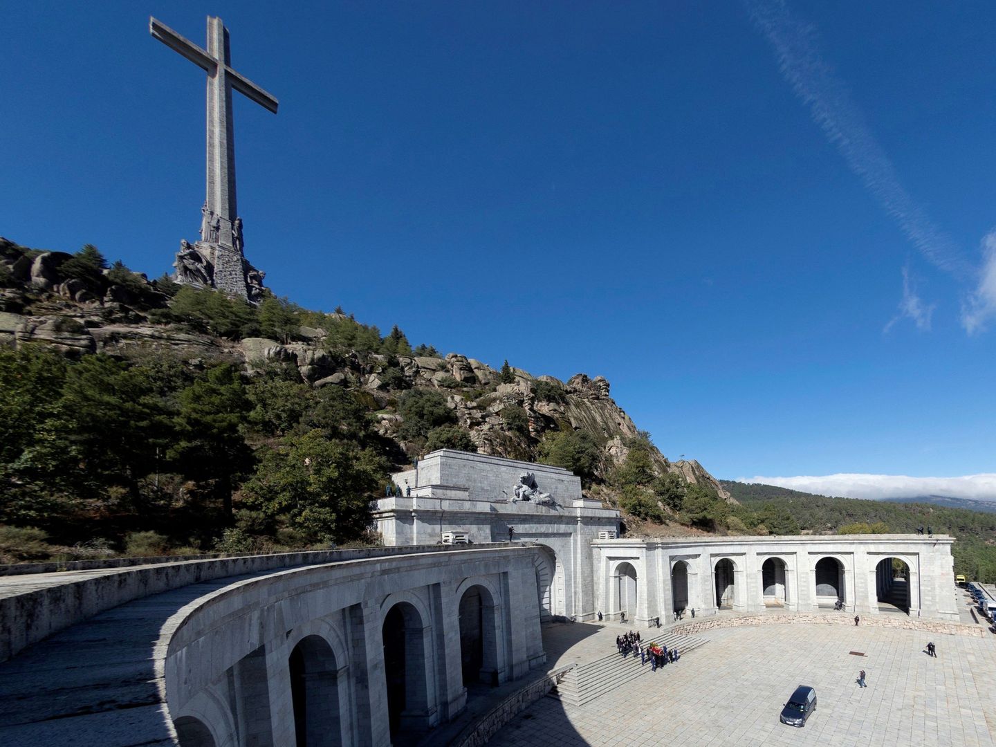 El Valle de los Caídos, durante la exhumación de Franco. (Reuters)