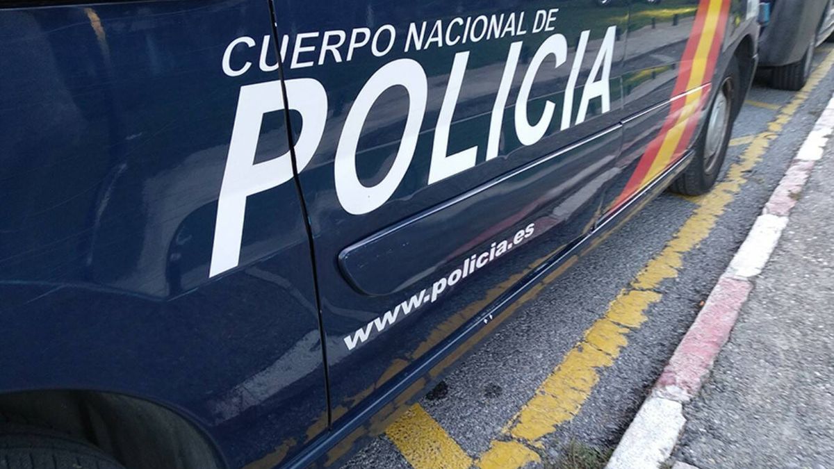 Herida grave una joven de 25 años tras caerle una cornisa desde un tercer piso en Granada