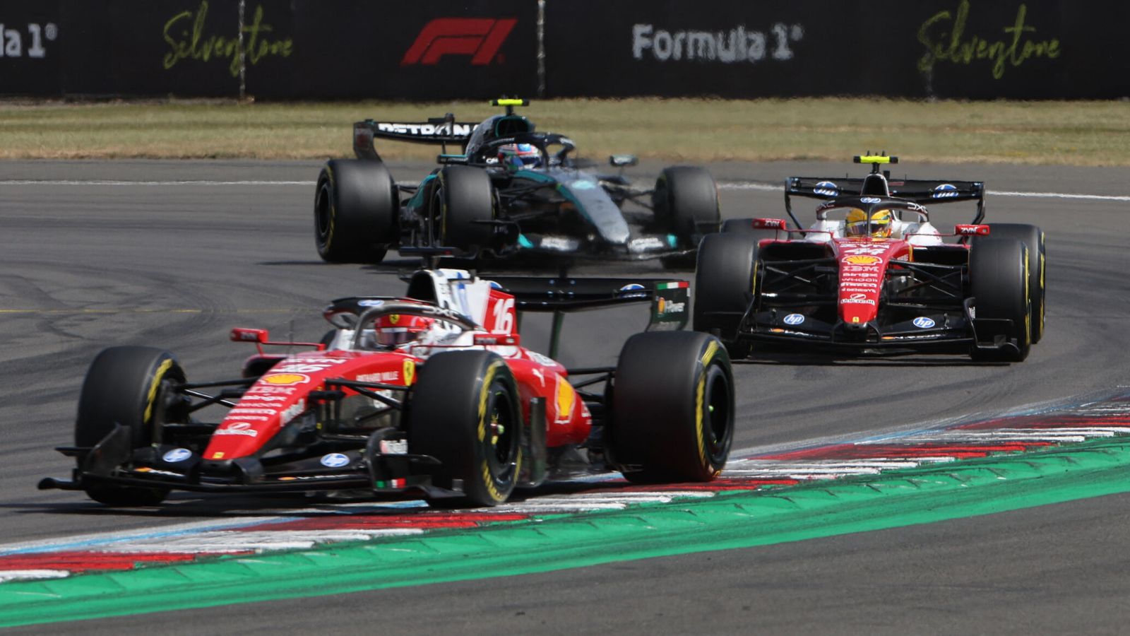 Leclerc saca tajada del petardazo de Antonelli y gana el Gran Premio de Gran Bretaña de Fórmula 1