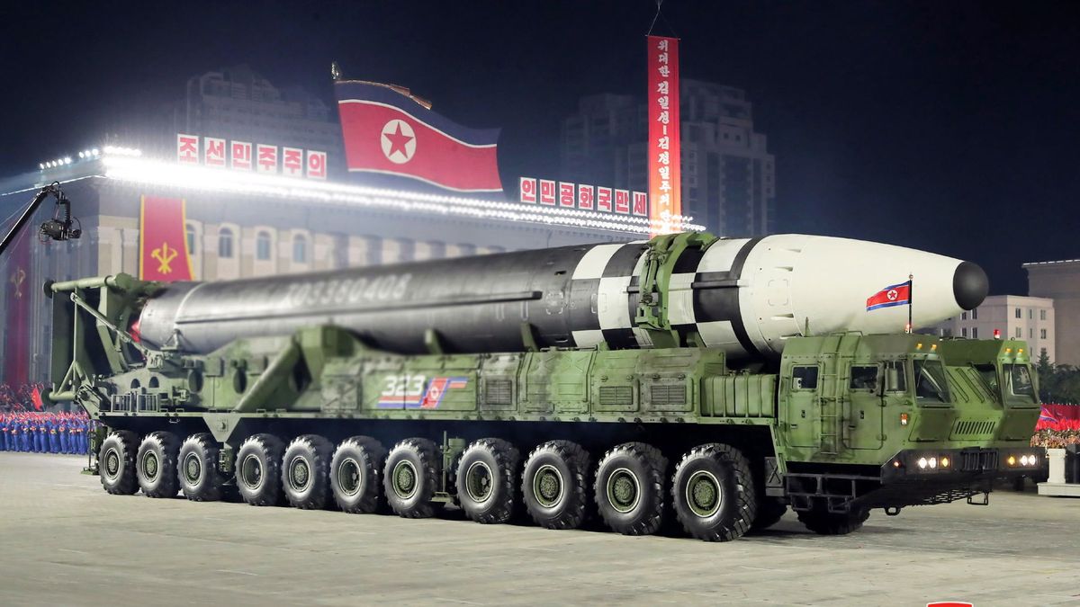 La 'sorpresa' del desfile de Corea del Norte: el mayor misil intercontinental del mundo