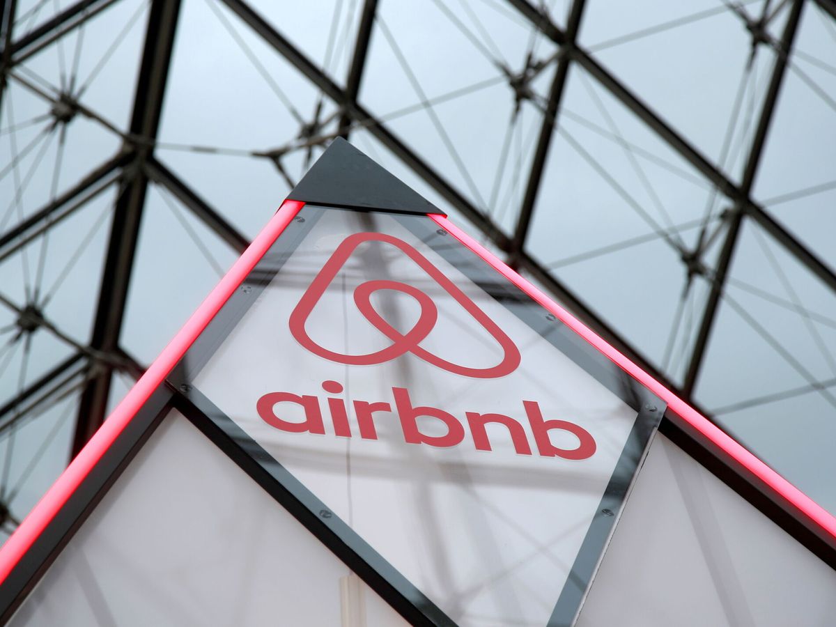 Foto: El logo de Airbnb, en una fotografía de archivo. (Reuters/Charles Platiau)