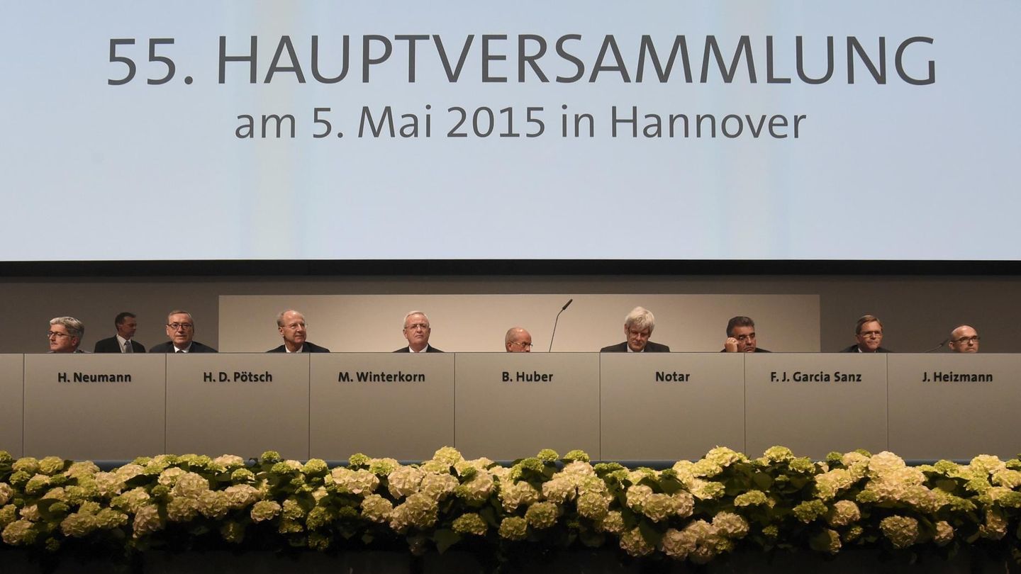 Imagen de la junta general de accionistas de Volkswagen celebrada en Hannover (Reuters).