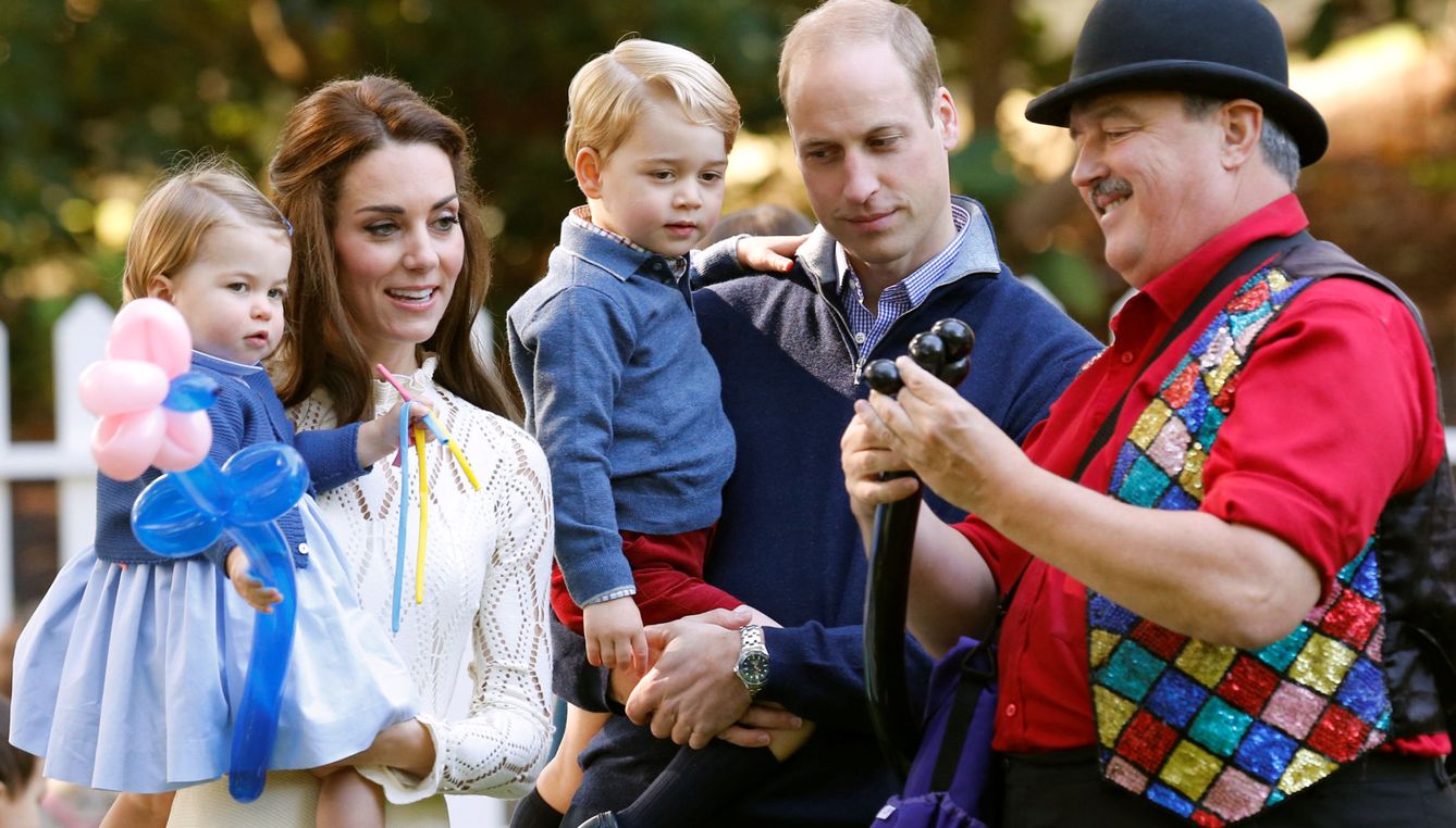 Los duques de Cambridge junto a sus dos hijos (Reuters)