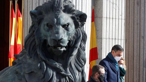 Sánchez ya supera a Rajoy en el abuso del 'decretazo' pese a sufrir la censura del TC