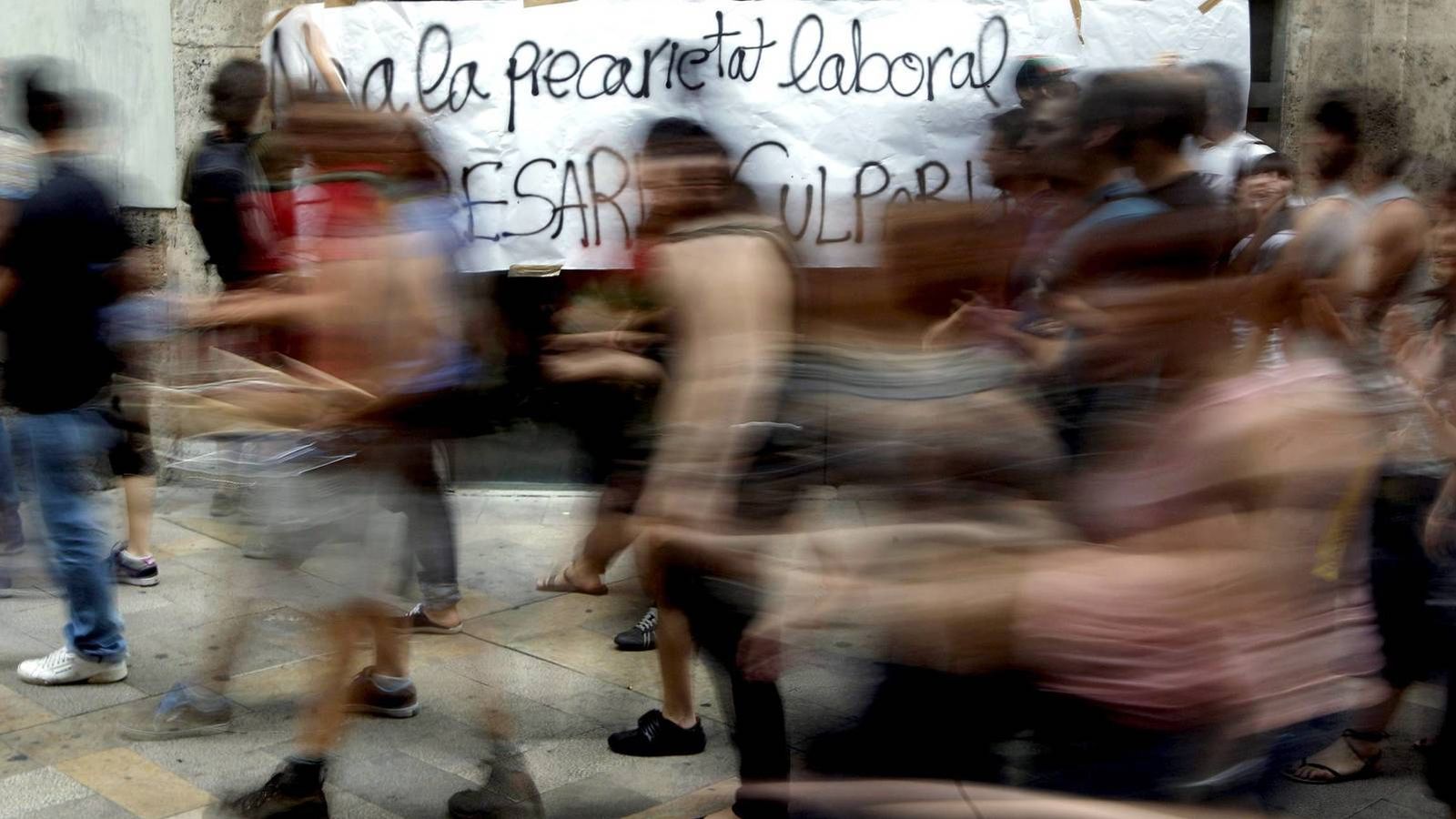 Foto: Manifestación contra la precariedad laboral en Barcelona. (EFE)