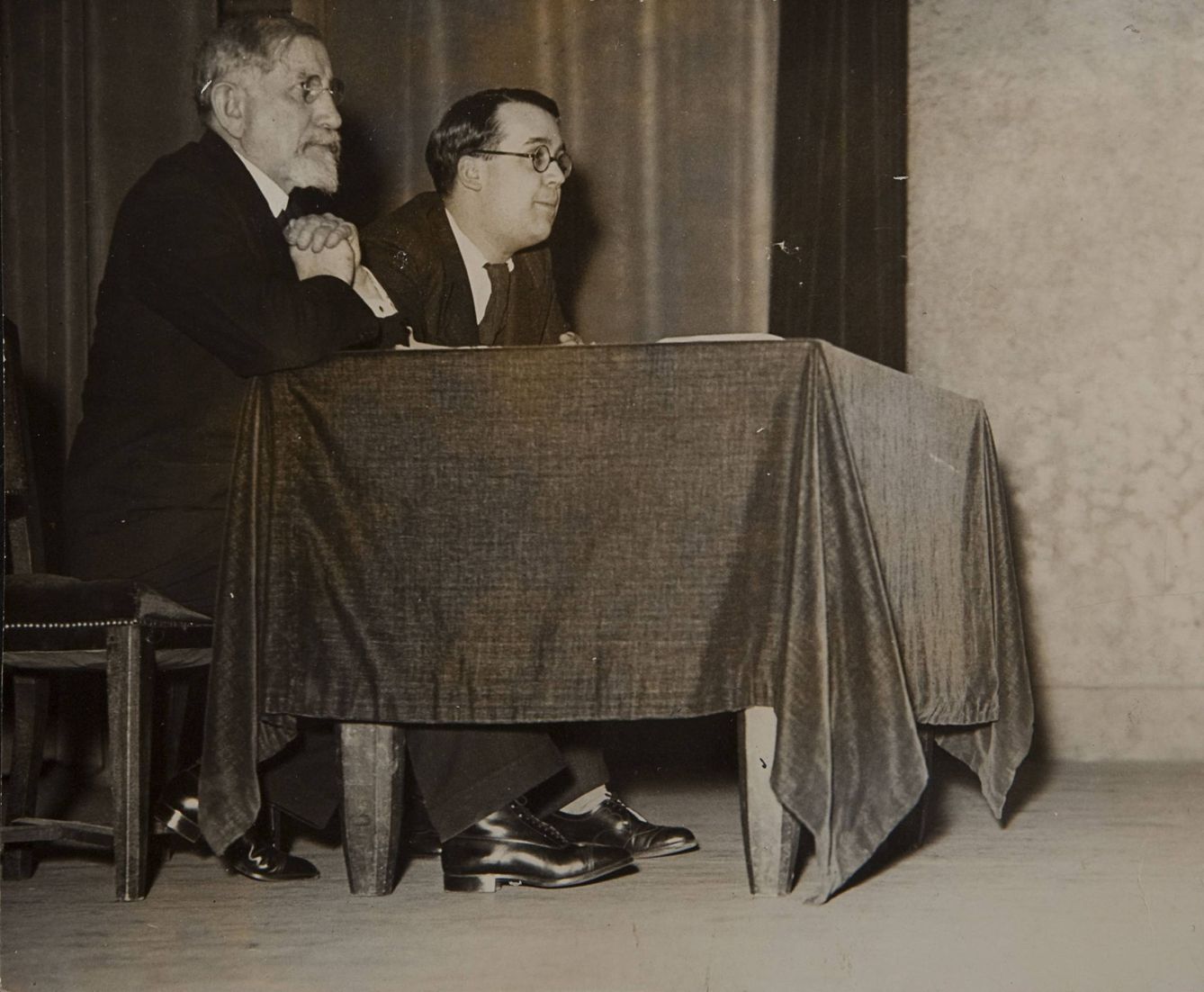 Robert Brasillach (derecha) y Charles Maurras en 1938