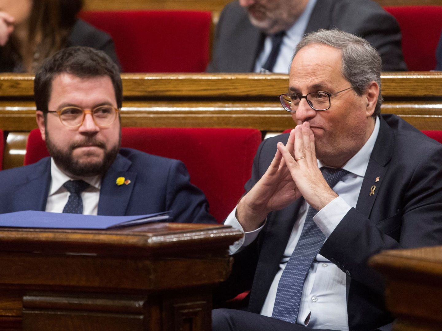 Quim Torra (d) y Pere Aragonès, en el Parlament. (EFE)