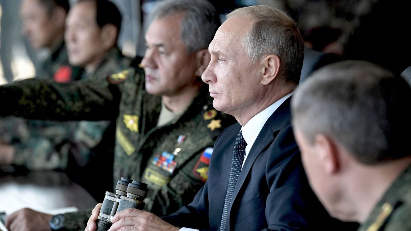 Vladímir Putin supervisa los ejercicios militares Vostok en 2018. (Reuters)
