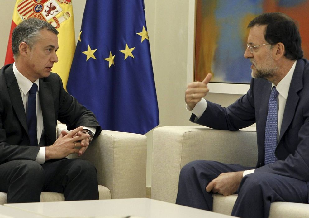 Foto: El presidente del Gobierno, Mariano Rajoy (d), junto al presidente del PNV, Iñigo Urkullu. (EFE)