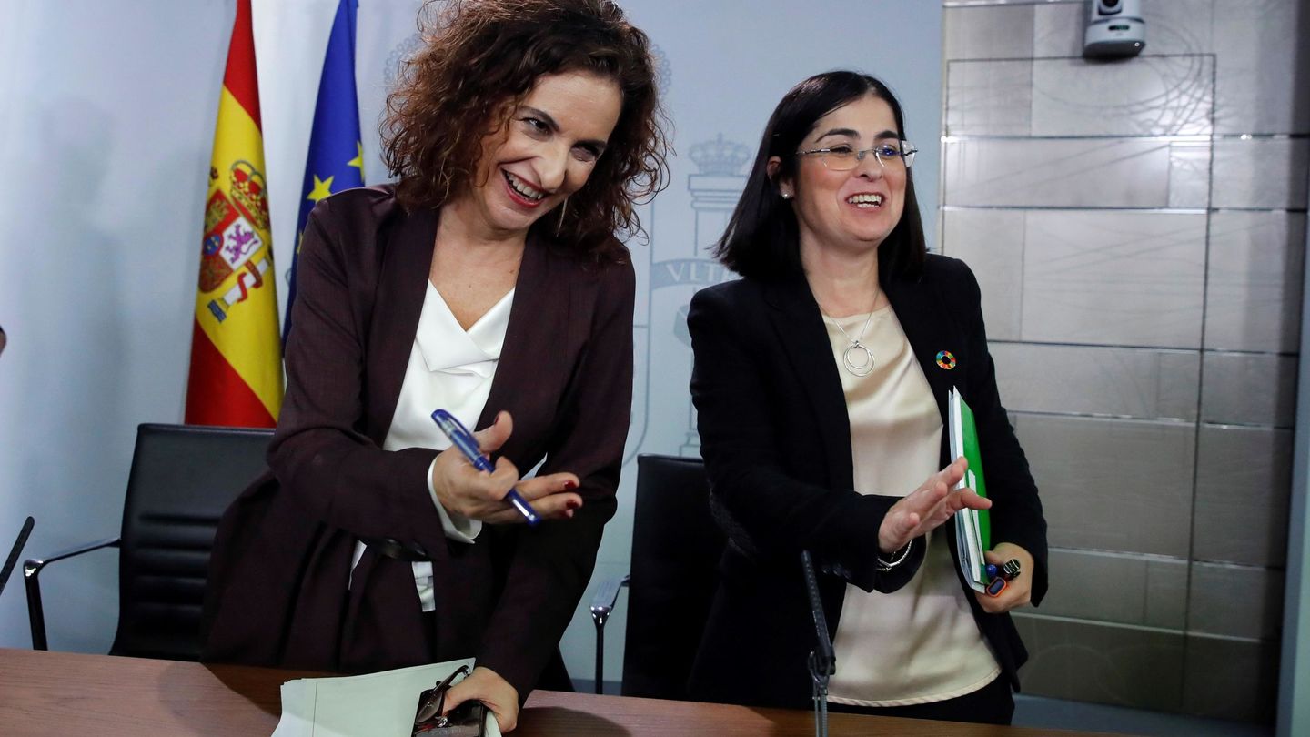 Las ministras María Jesús Montero y Carolina Darias, el pasado 21 de enero tras el Consejo de Ministros. (EFE)