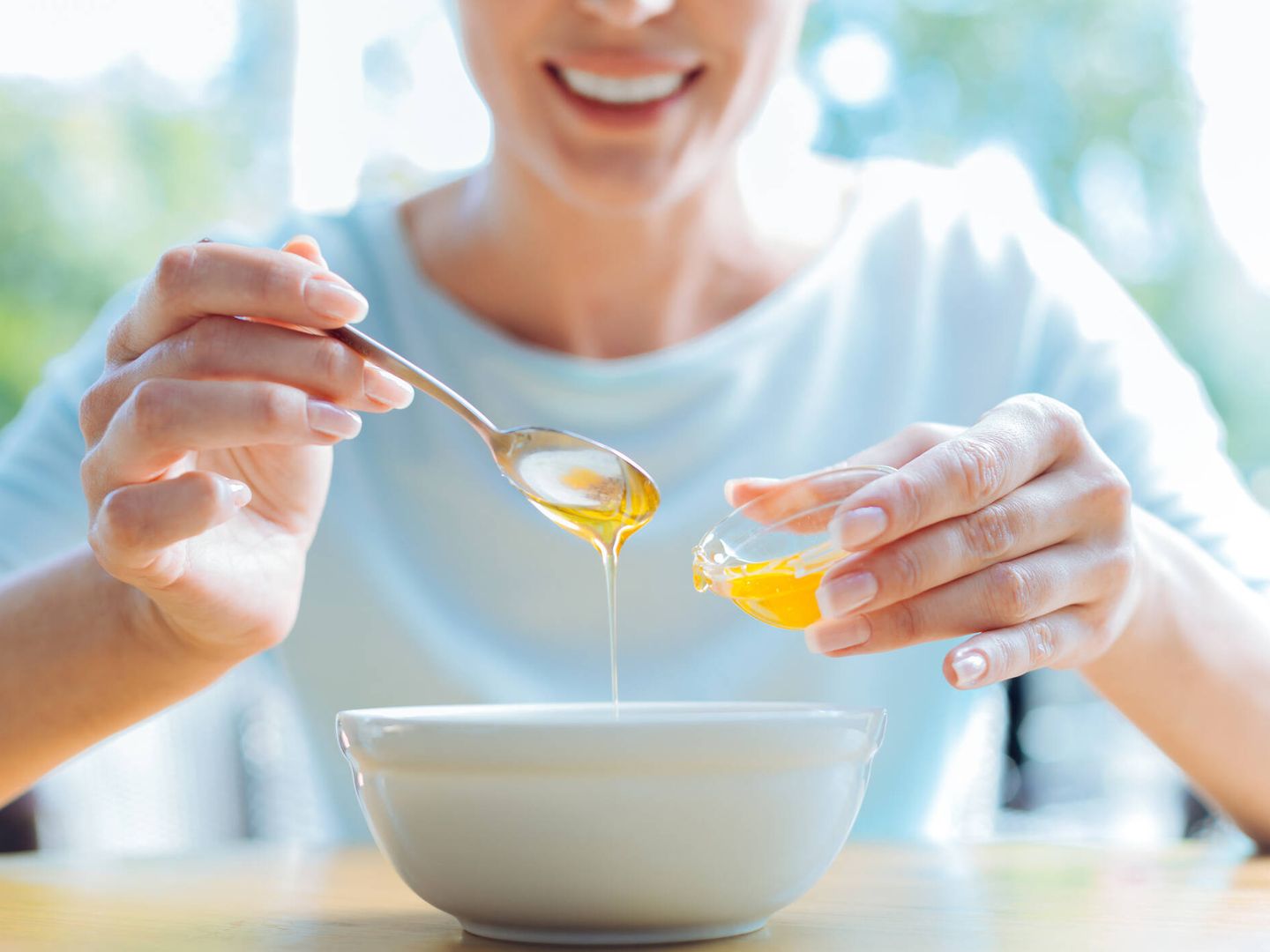 La miel contiene un 80% de azúcares libres, por lo que no conviene abusar. (iStock)