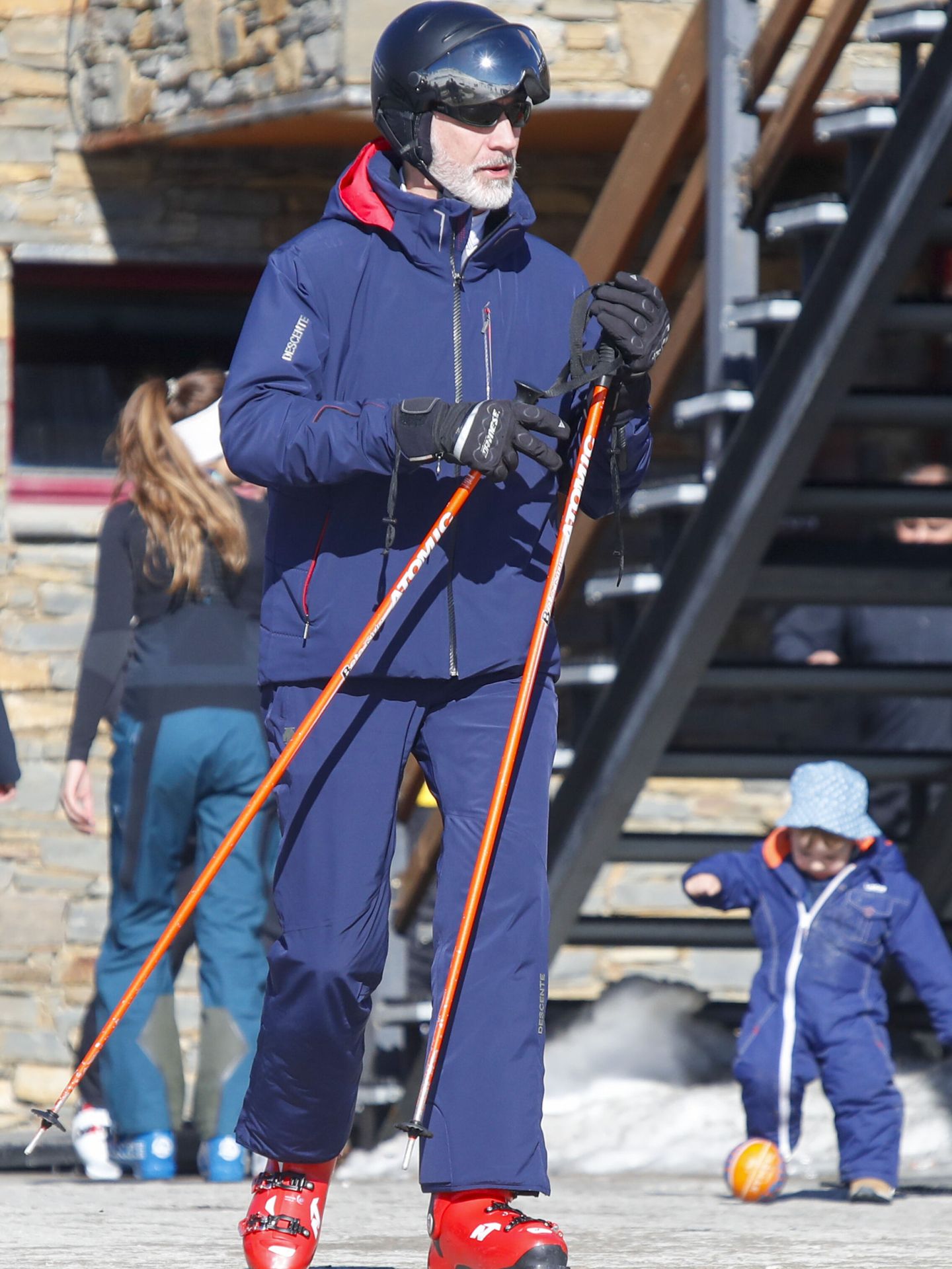 Felipe VI disfruta de una jornada de esquí en Baqueira. (EFE)