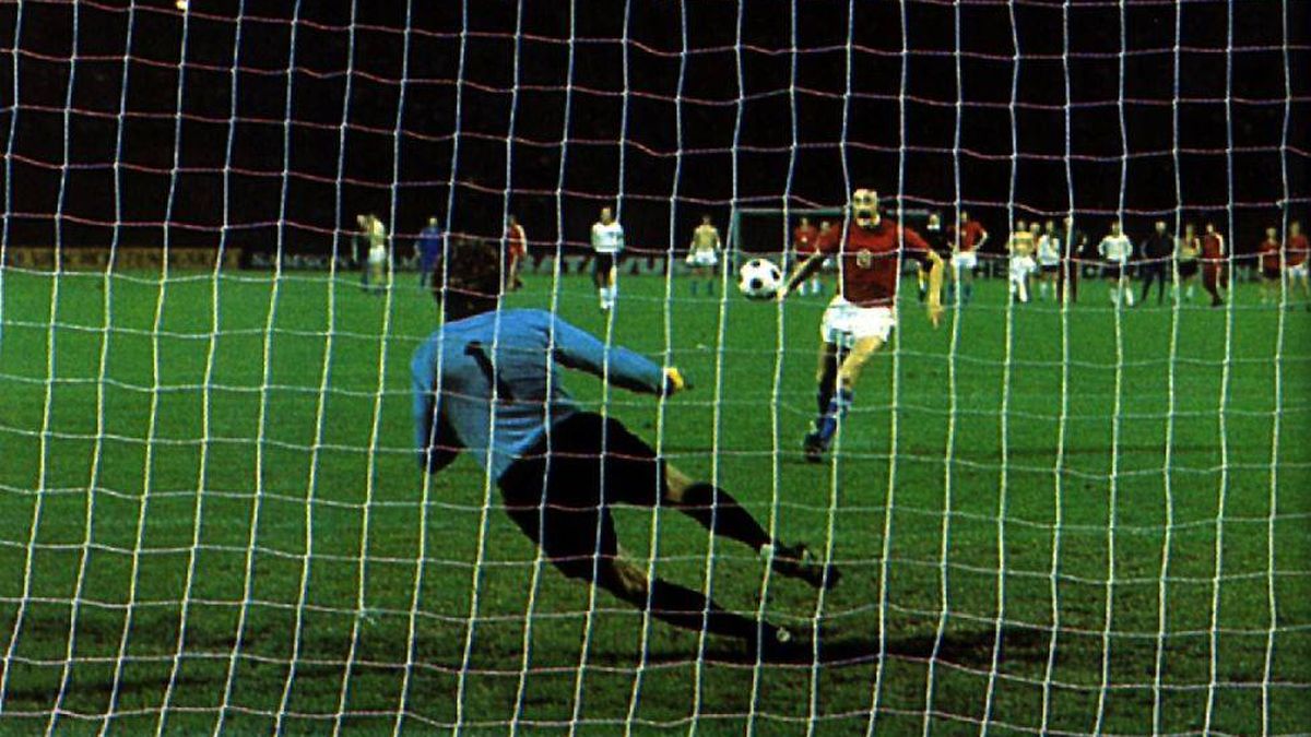 Euro '76: Panenka, el delantero que dio brillo a la primera tanda de penaltis de la historia