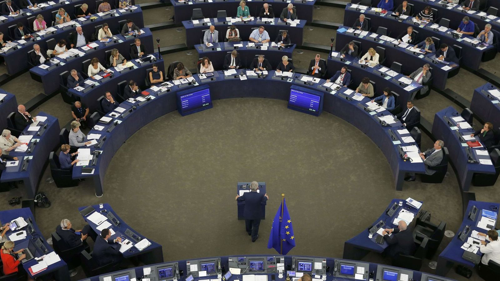 Foto: Juncker se dirige al Parlamento Europeo durante el discurso sobre el estado de la Unión, en Estrasburgo (Reuters).  