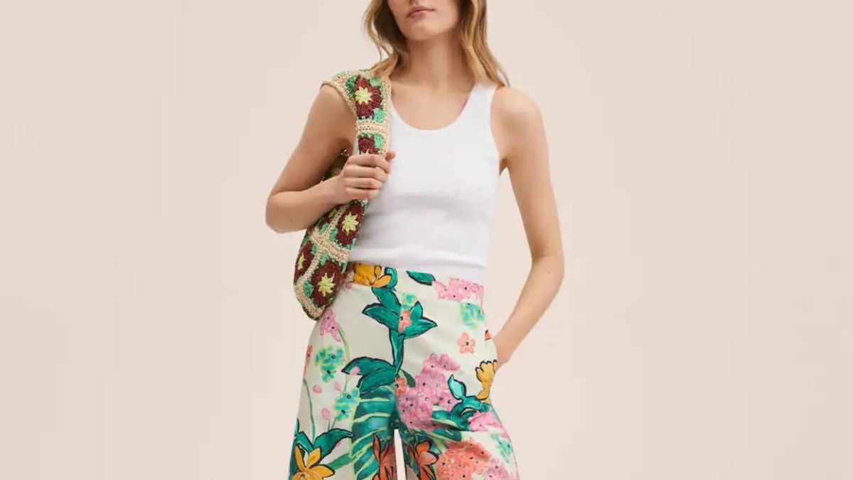 5 pantalones de flores low cost: la tendencia inesperada del momento