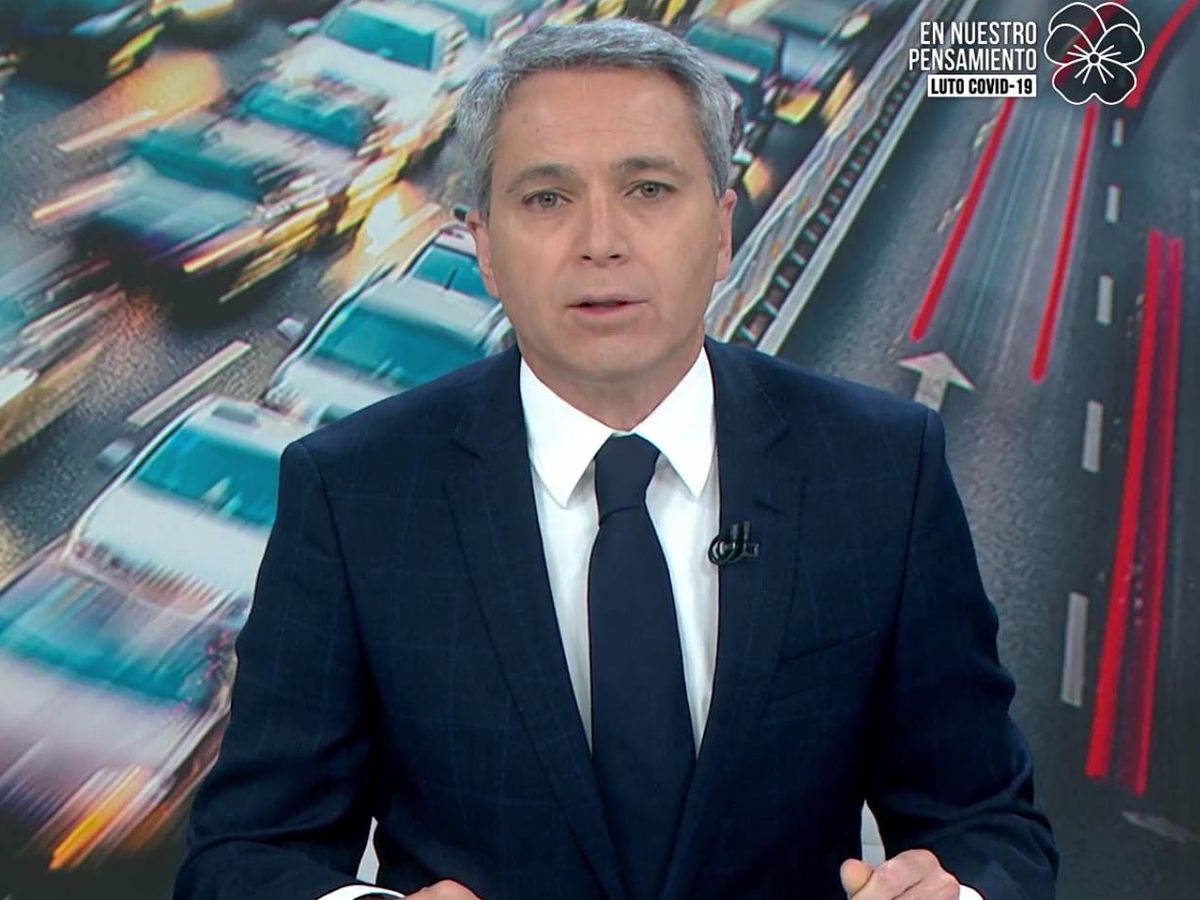 Foto: Vicente Vallés en 'Amtena 3 Noticias'. (Atresmedia Televisión)