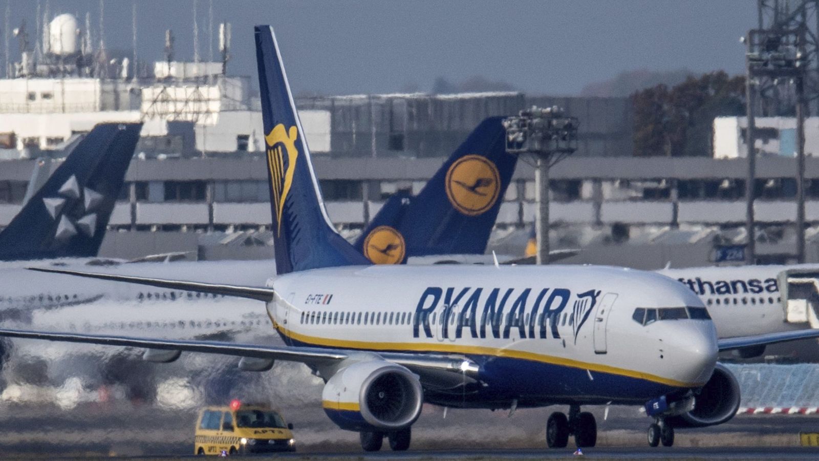 Foto: Ryanair es una de las compañías, junto con EasyJet e Iberia Express, que se suman al Black Friday (EFE)