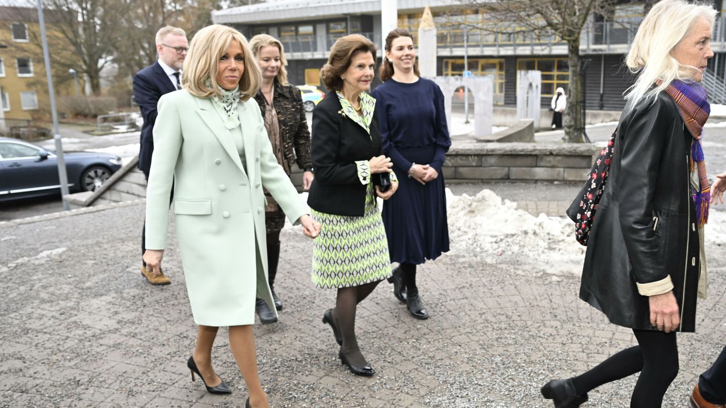 Brigitte Macron y Silvia de Suecia durante la visita de Estado del matrimonio francés a Estocolmo. (EFE/Pontus Lundhal)