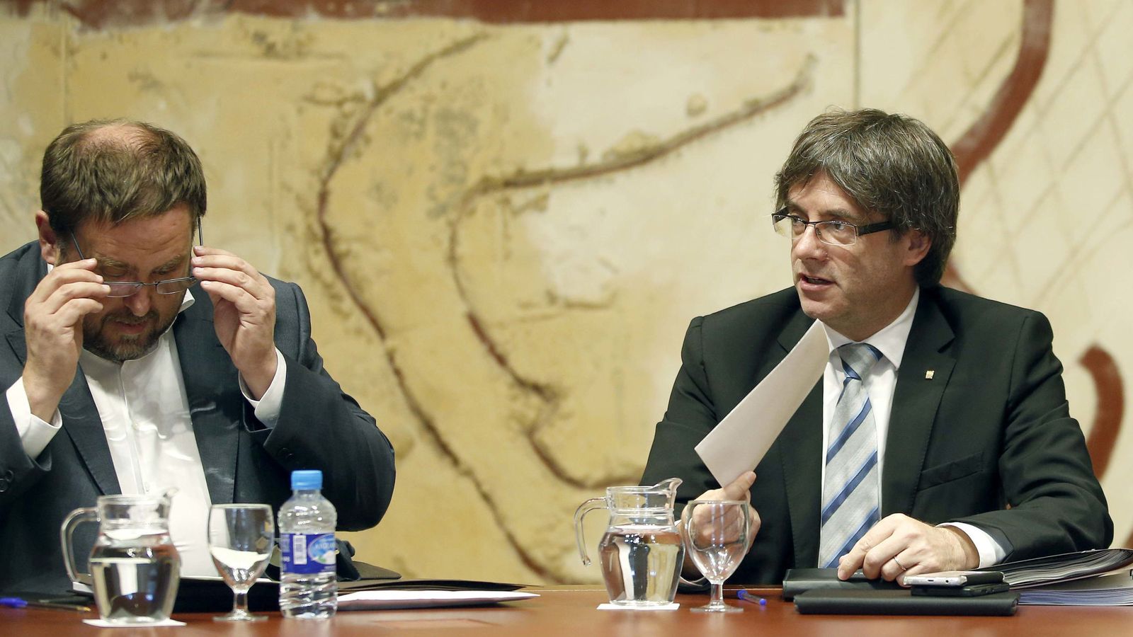 Foto: El presidente de la Generalitat, Carles Puigdemont, y su vicepresidente, Oriol Junqueras. (EFE)
