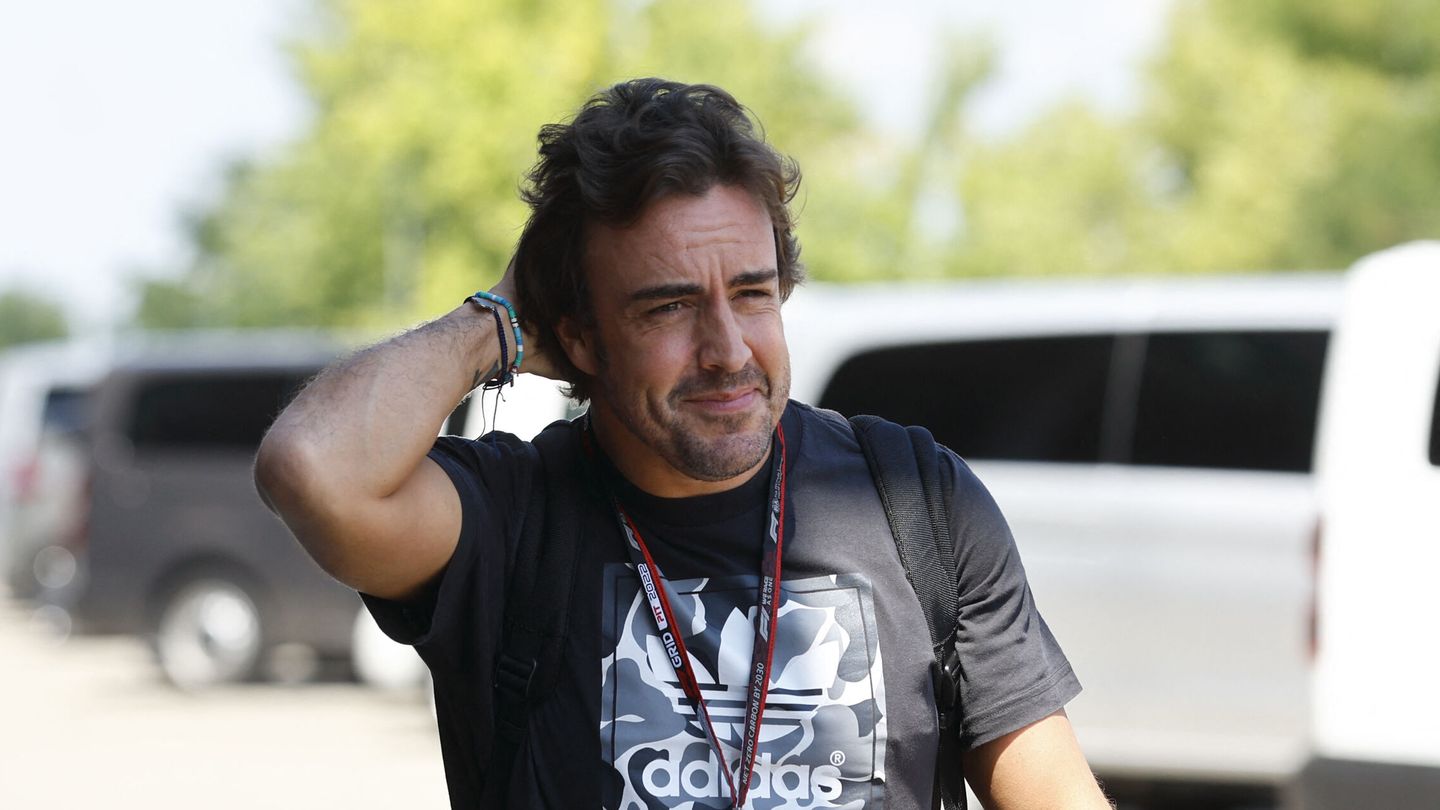 Alonso, antes del Gran Premio de Francia. (Reuters/Christian Hartmann)