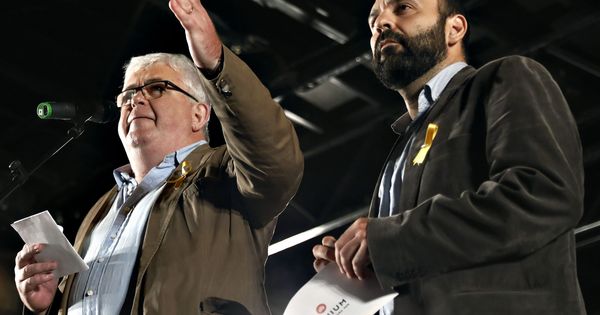 Foto: El vicepresidente de la ANC, Agustí Alcoberro (i) y el portavoz de Omnium Cultural, Marcel Mauri (d), durante su intervención en la concentración de Barcelona. (EFE)
