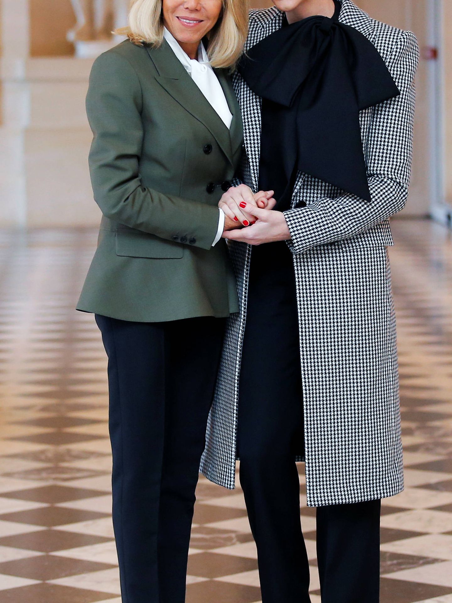 La primera dama francesa junto a la princesa monegasca. (EFE)