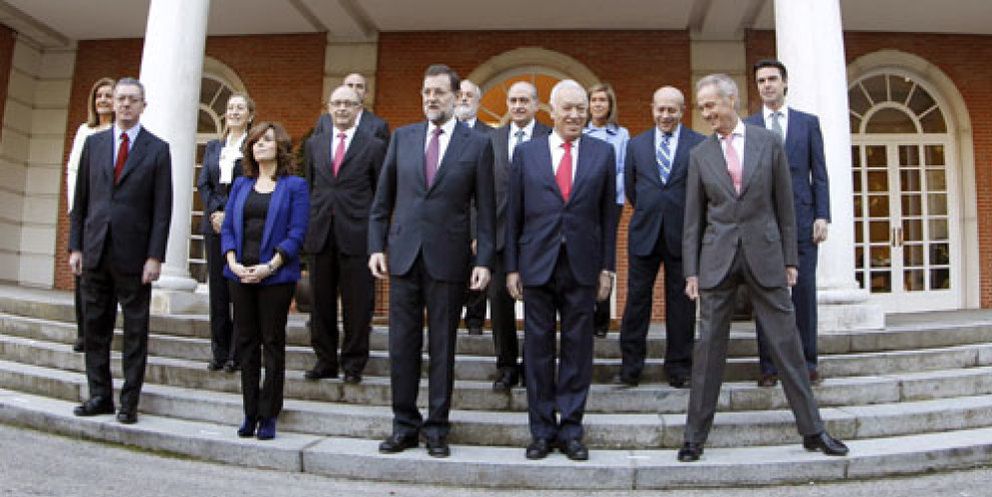 Foto: La crisis abrasa a todo el Gobierno en seis meses y deja a Rajoy sin ministros-escudo
