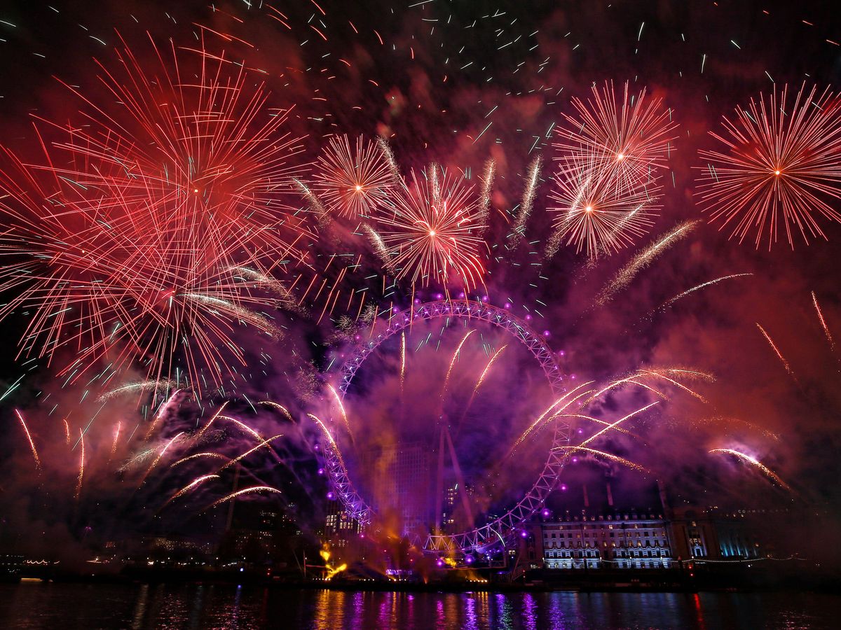 Foto: El London Eye no será el escenario este año de su famosa colección de fuegos artificiales (Reuters/Henry Nicholls)