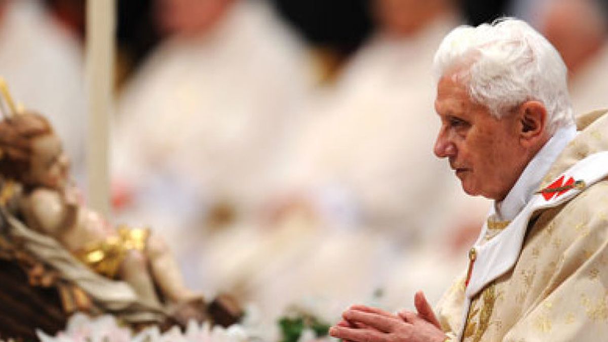 Benedicto XVI pide el final de las guerras y de la opresión durante la Misa del Gallo