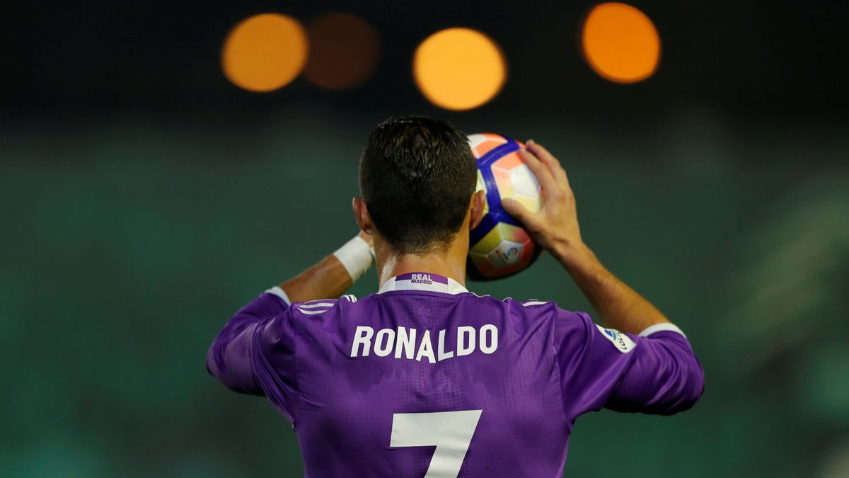 Cristiano Ronaldo, Balón de Oro de la solidaridad