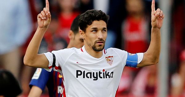 Foto: Jesús Navas dedica un gol contra el Barça esta temporada a Antonio Puerta. (EFE)