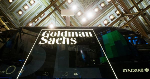 Foto: Logotipo de Goldman Sachs en el parqué de la Bolsa de Nueva York. (Reuters)