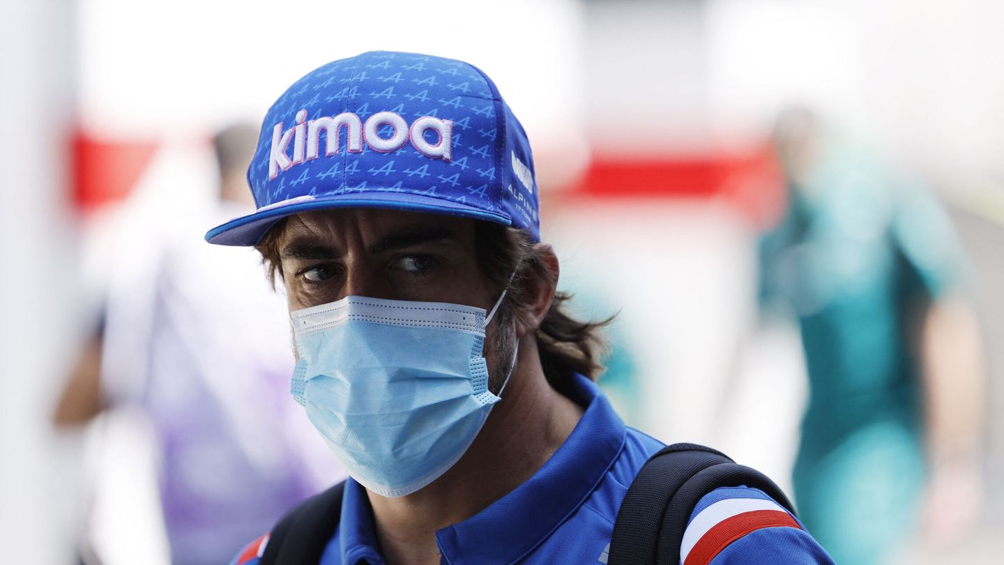 Fernando Alonso, antes de los entrenamientos libres en Arabia Saudí. (Reuters/Hamad I Mohammed)