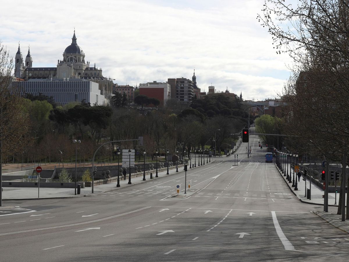 Foto: Calles vacías en Madrid durante el estado de alarma. (EFE)